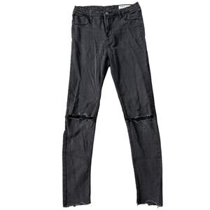 Classic black Zara skinny jeans with knee distressing 🖤✨ - Size 2